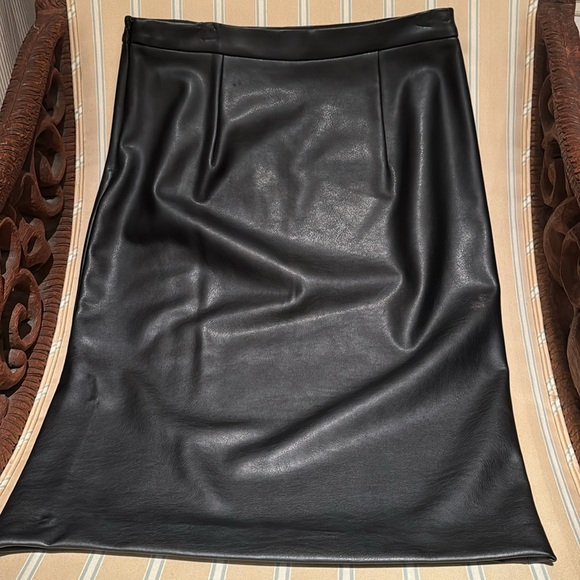 BLACK BANANA REPUBLIC FAUX LEATHER PENCIL SKIRT IN BLACK SIZE US 4 - Picture 10 of 15